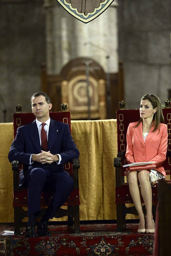 Los Príncipes de Asturias entregan el Premio Príncipe de Viana al historiador Tarsicio de Azcona