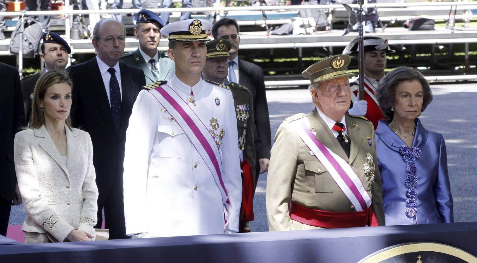 El Rey Juan Carlos y el Príncipe de Asturias, junto a la Reina Sofía y la Princesa Letizia.