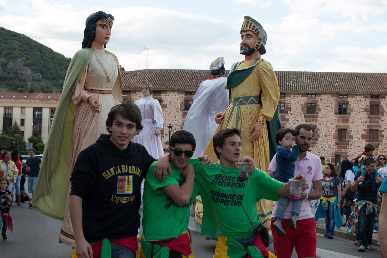 Primer día de las fiestas por Santa Bárbara en Ezcaray