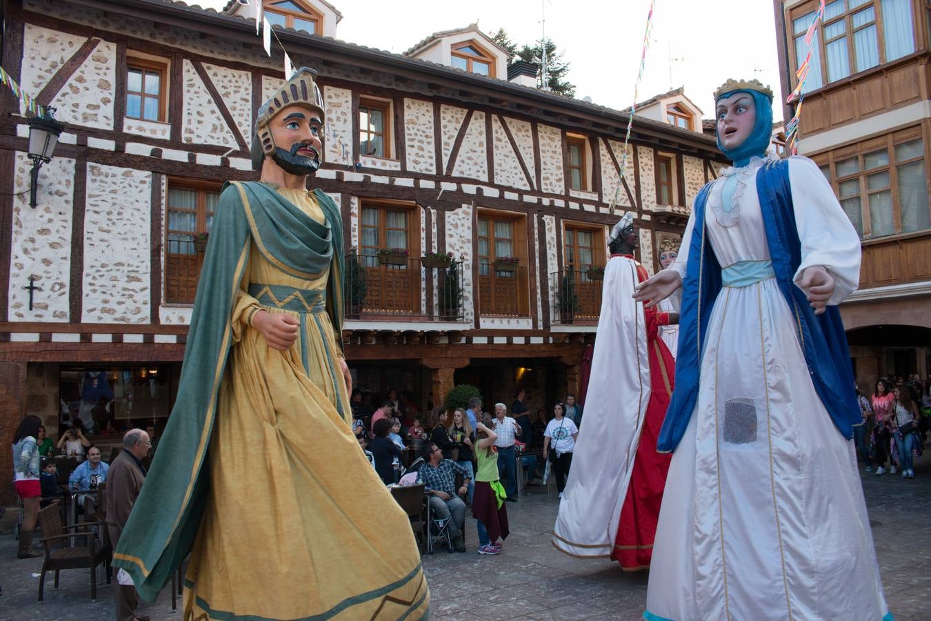 Primer día de las fiestas por Santa Bárbara en Ezcaray