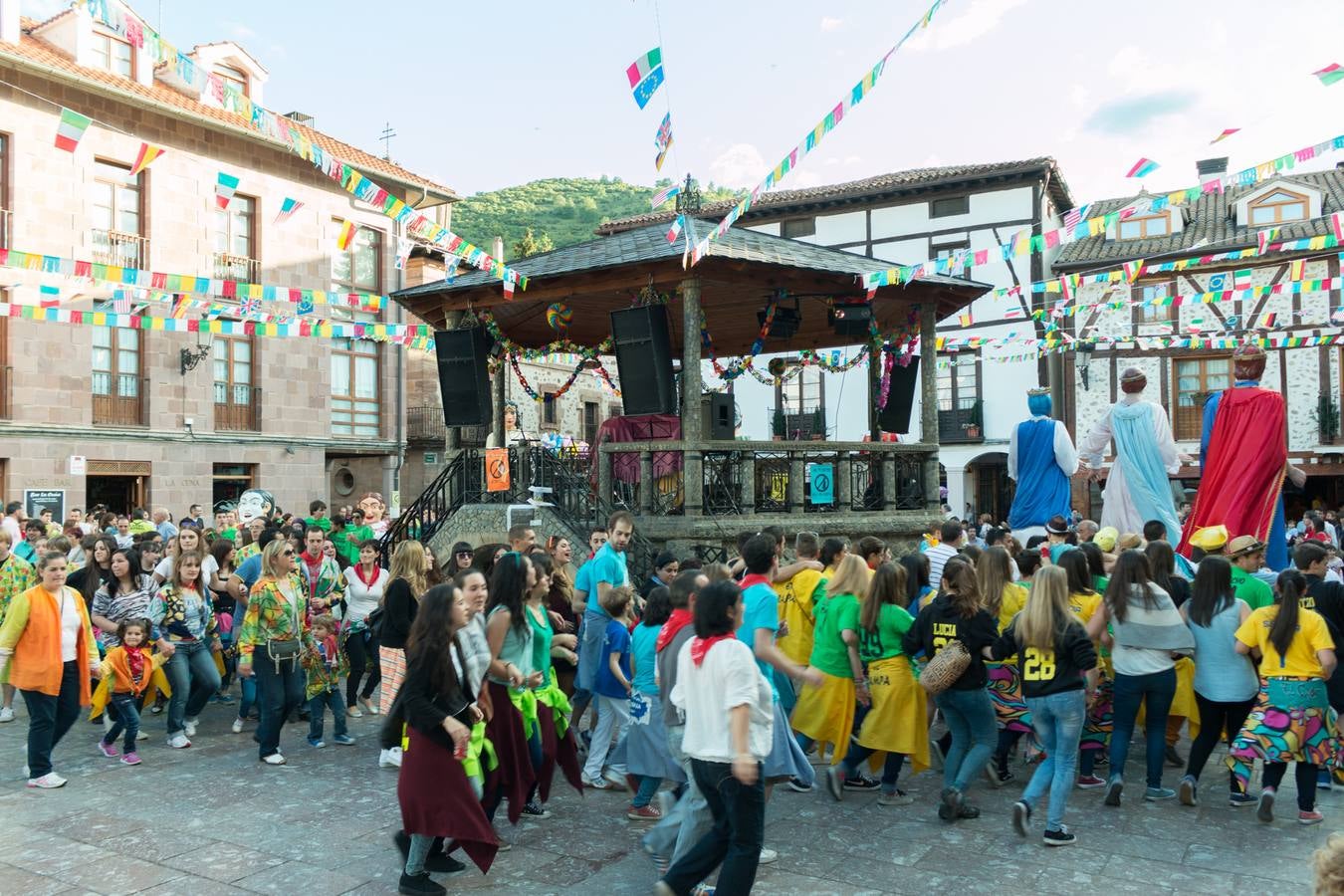 Primer día de las fiestas por Santa Bárbara en Ezcaray