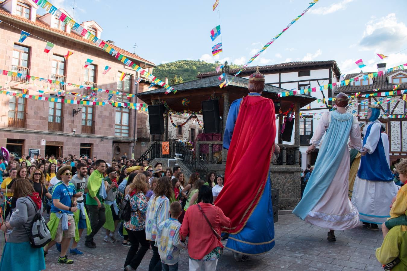 Primer día de las fiestas por Santa Bárbara en Ezcaray