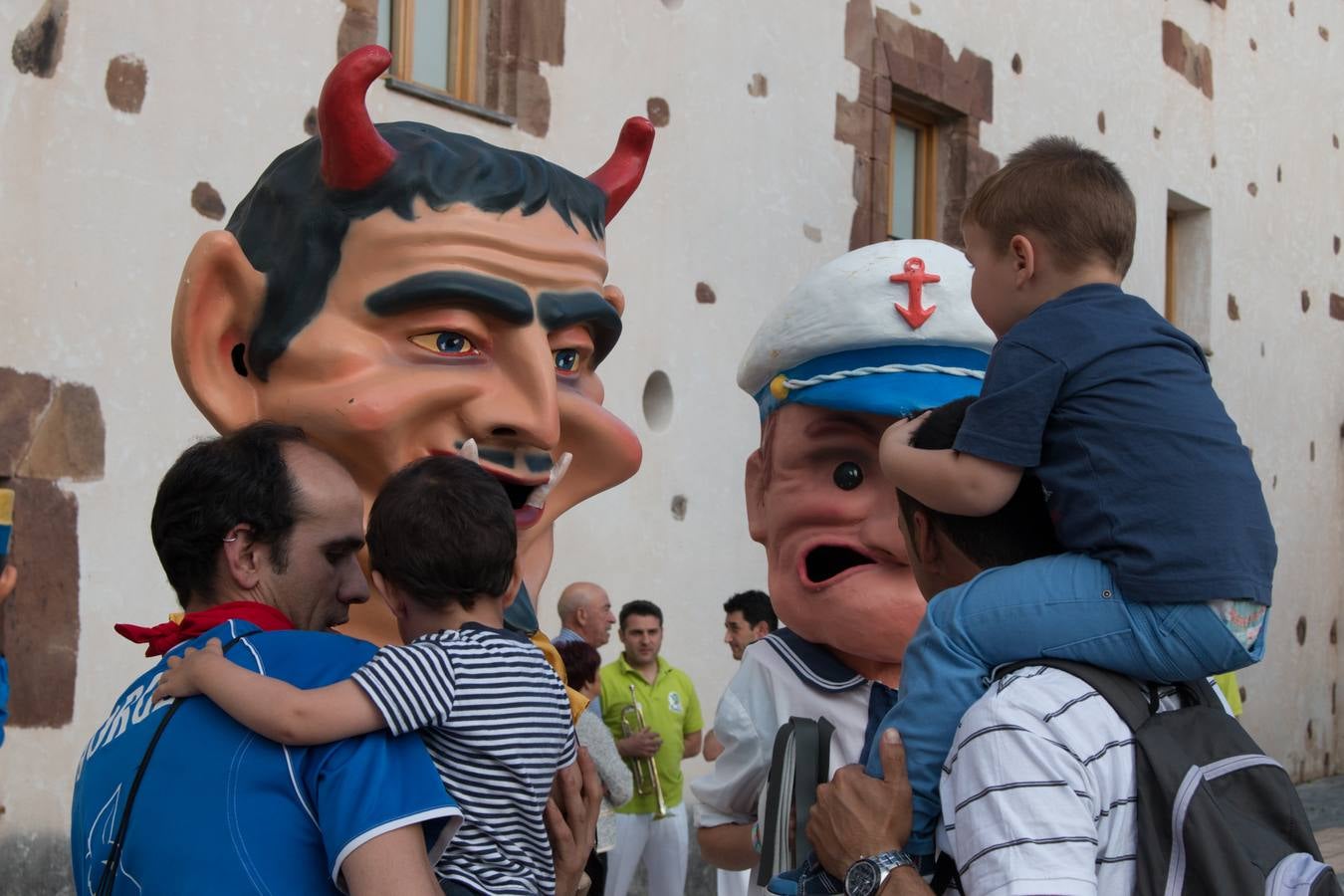 Primer día de las fiestas por Santa Bárbara en Ezcaray