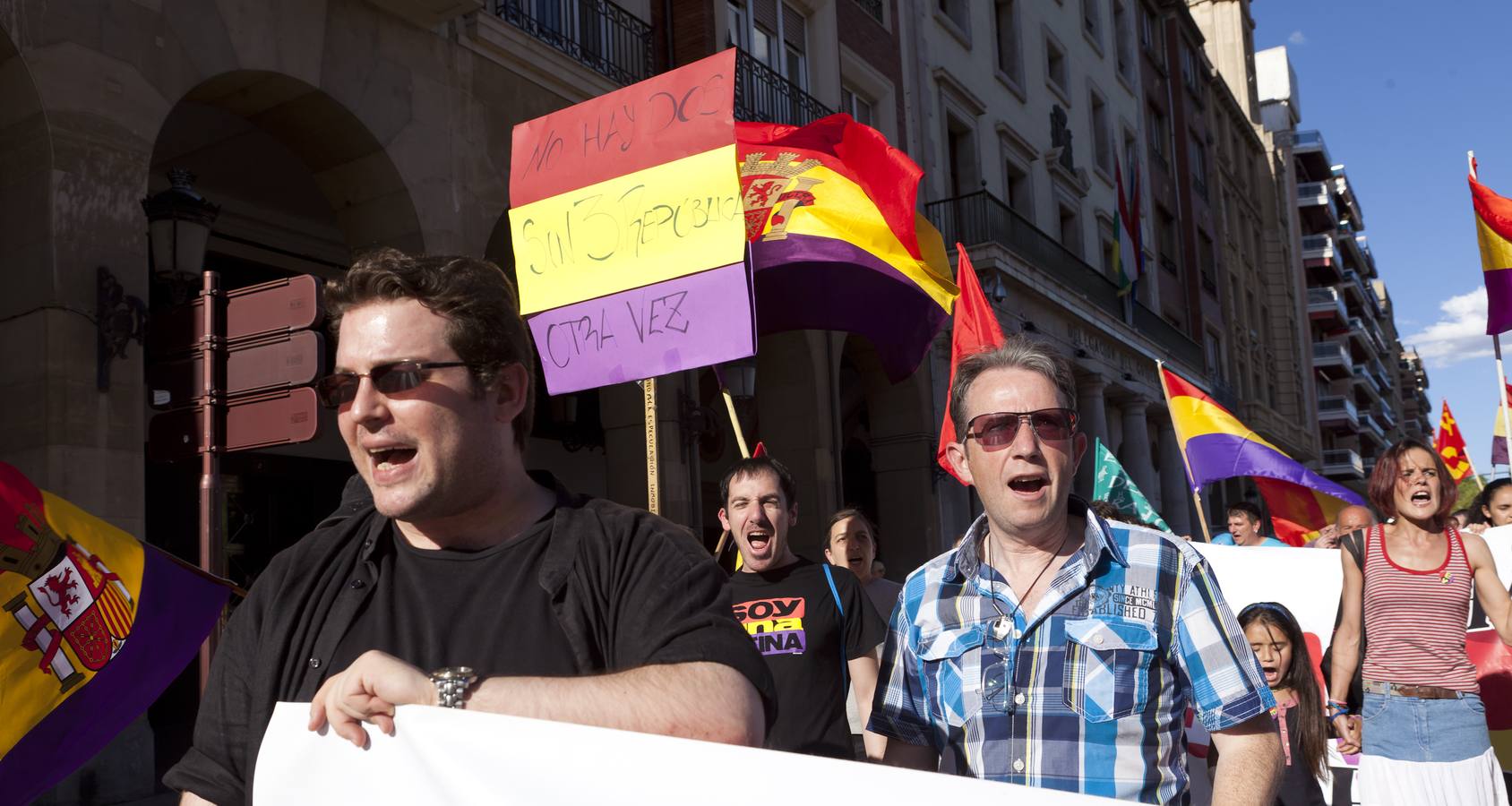 Unas 400 personas se reúnen en Logroño &#039;por la consulta ciudadana&#039; sobre la República