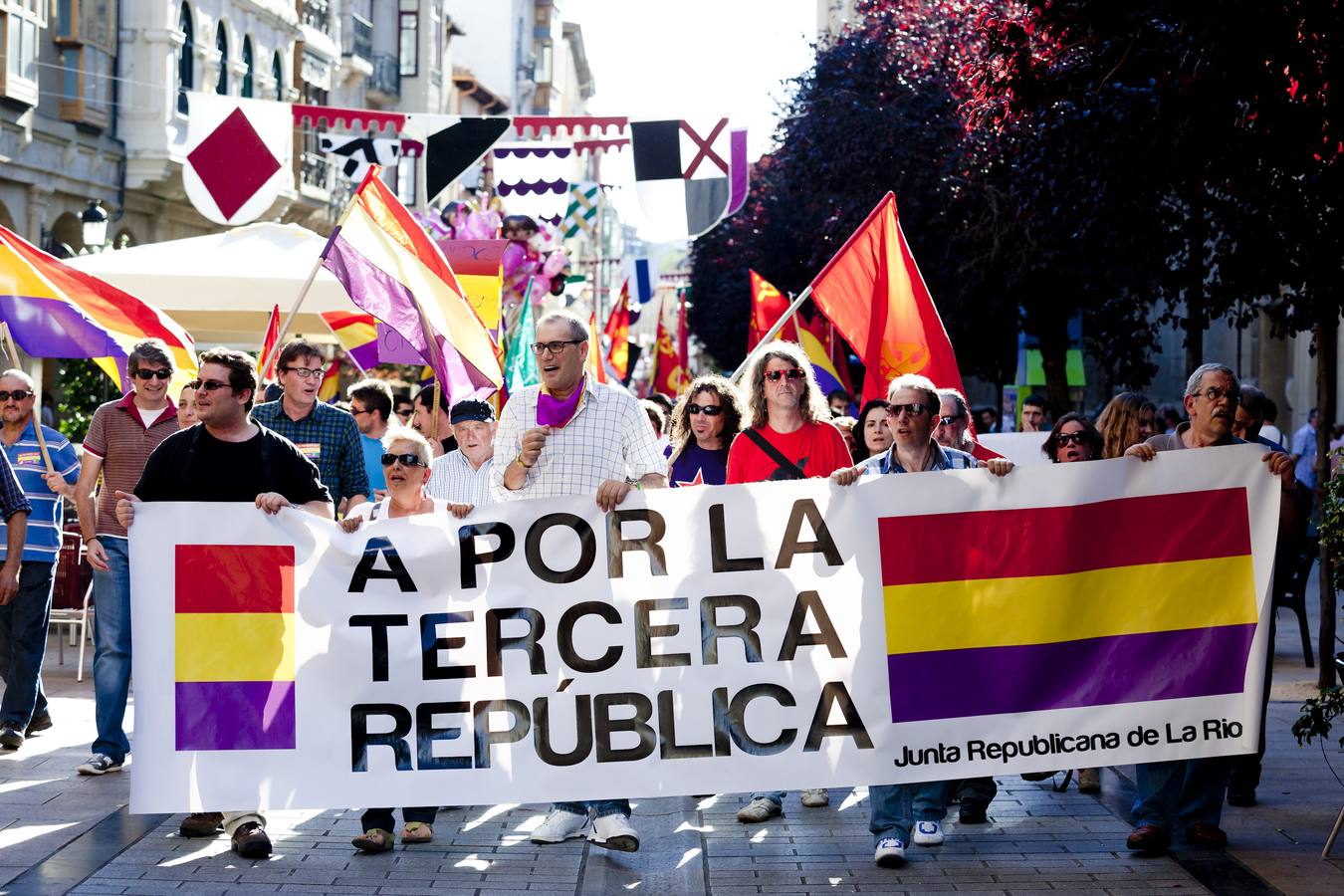 Unas 400 personas se reúnen en Logroño &#039;por la consulta ciudadana&#039; sobre la República