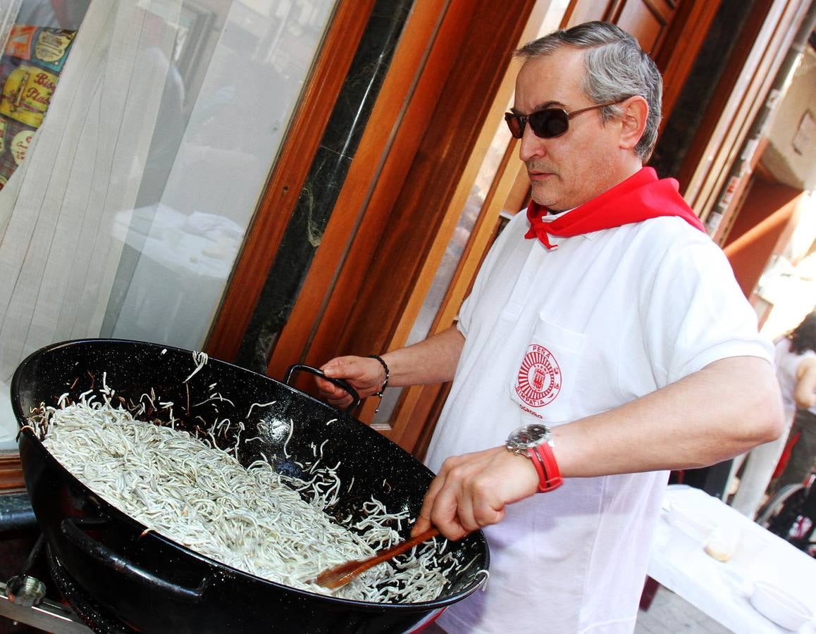 Los logroñeses disfrutan de las degustaciones, un clásico de las fiestas