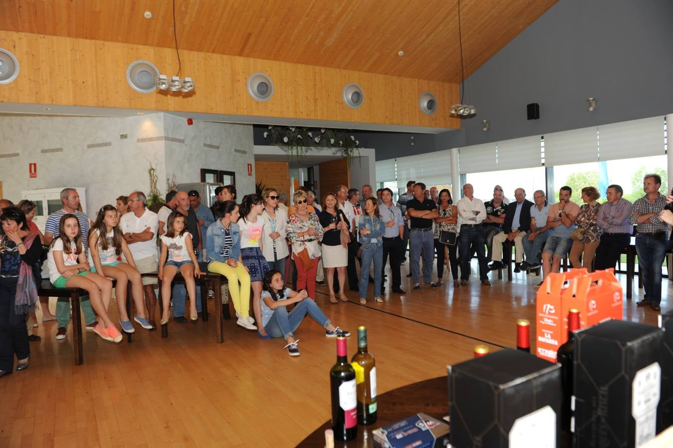 El público disfrutó una copa de vino al final del Torneo Marqués de Riscal