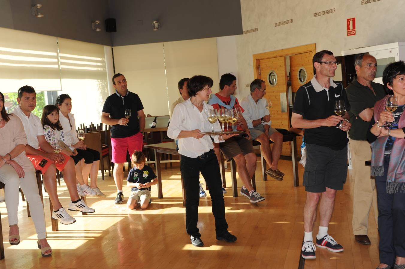 El público disfrutó una copa de vino al final del Torneo Marqués de Riscal