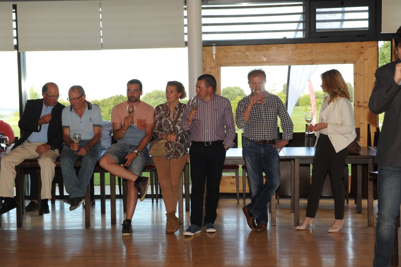 El público disfrutó una copa de vino al final del Torneo Marqués de Riscal