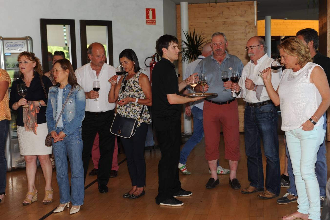 El público disfrutó una copa de vino al final del Torneo Marqués de Riscal