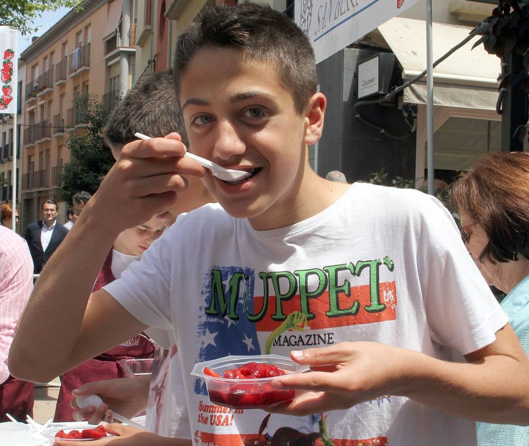 Degustación de fresas con vino en la calle Juan Lobo