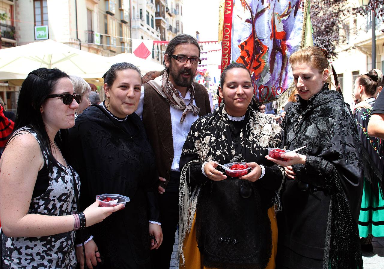 Degustación de fresas con vino en la calle Juan Lobo