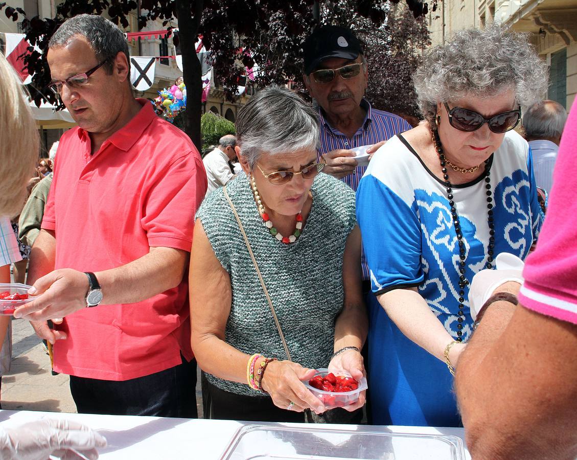 Degustación de fresas con vino en la calle Juan Lobo