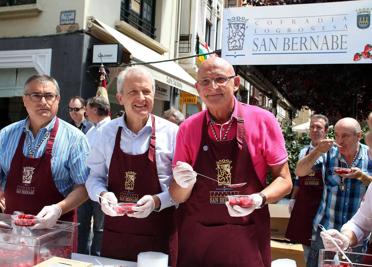 Degustación de fresas con vino en la calle Juan Lobo