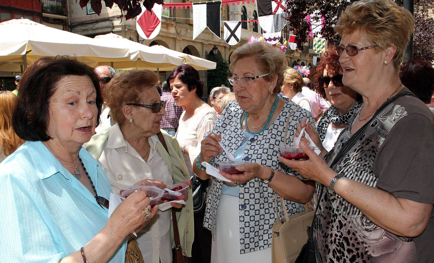 Degustación de fresas con vino en la calle Juan Lobo