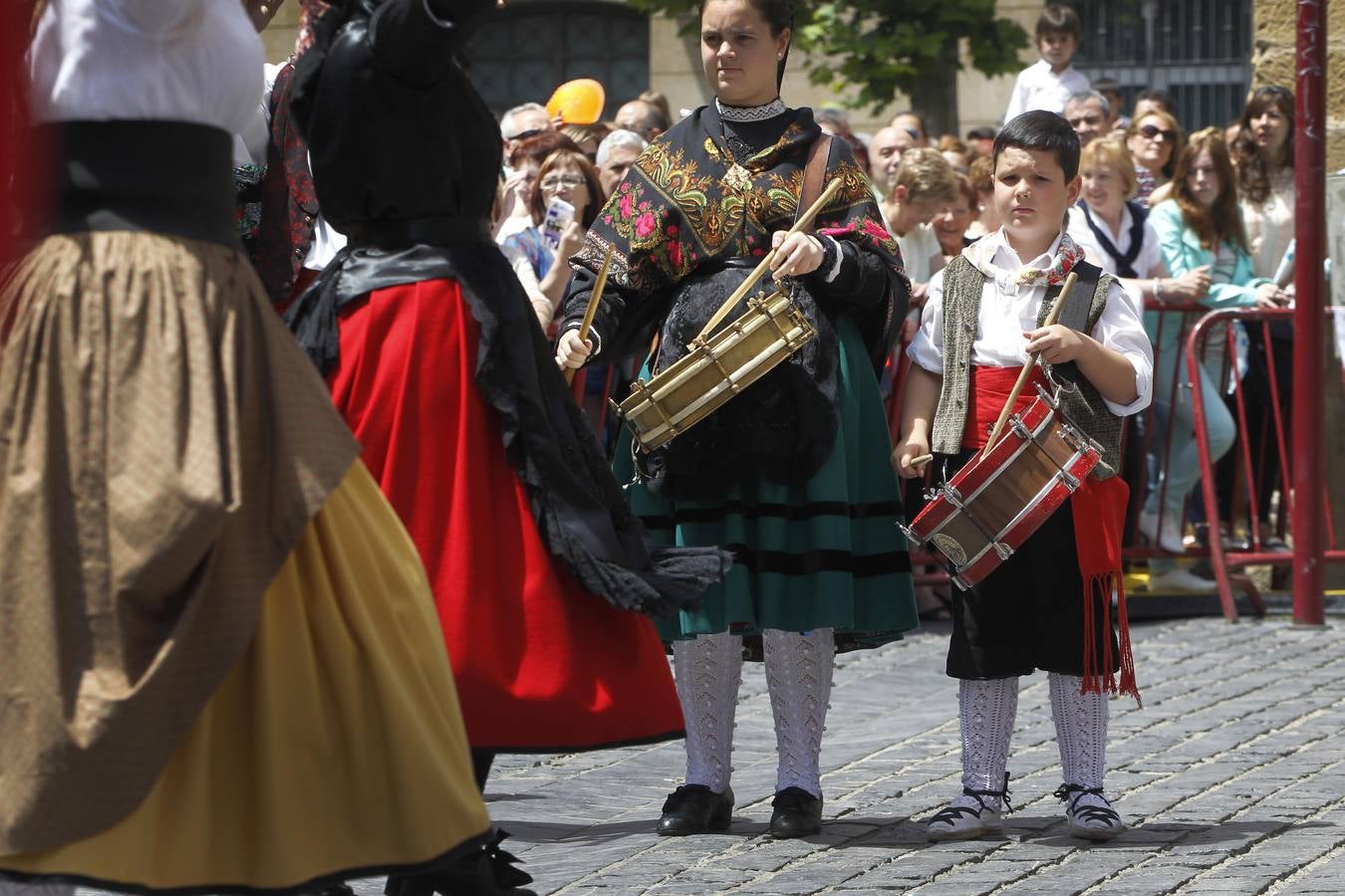 Procesión y banderazos por san Bernabé