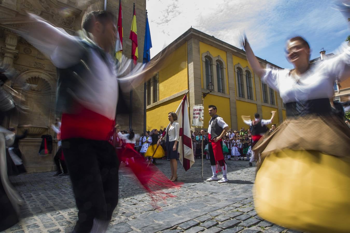 Procesión y banderazos por san Bernabé