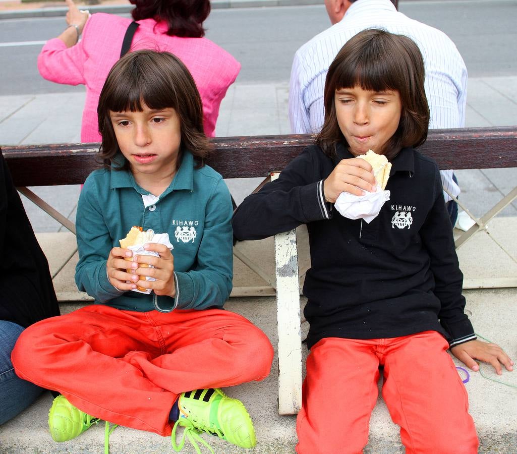 Juegos infantiles y degustación de choricillo