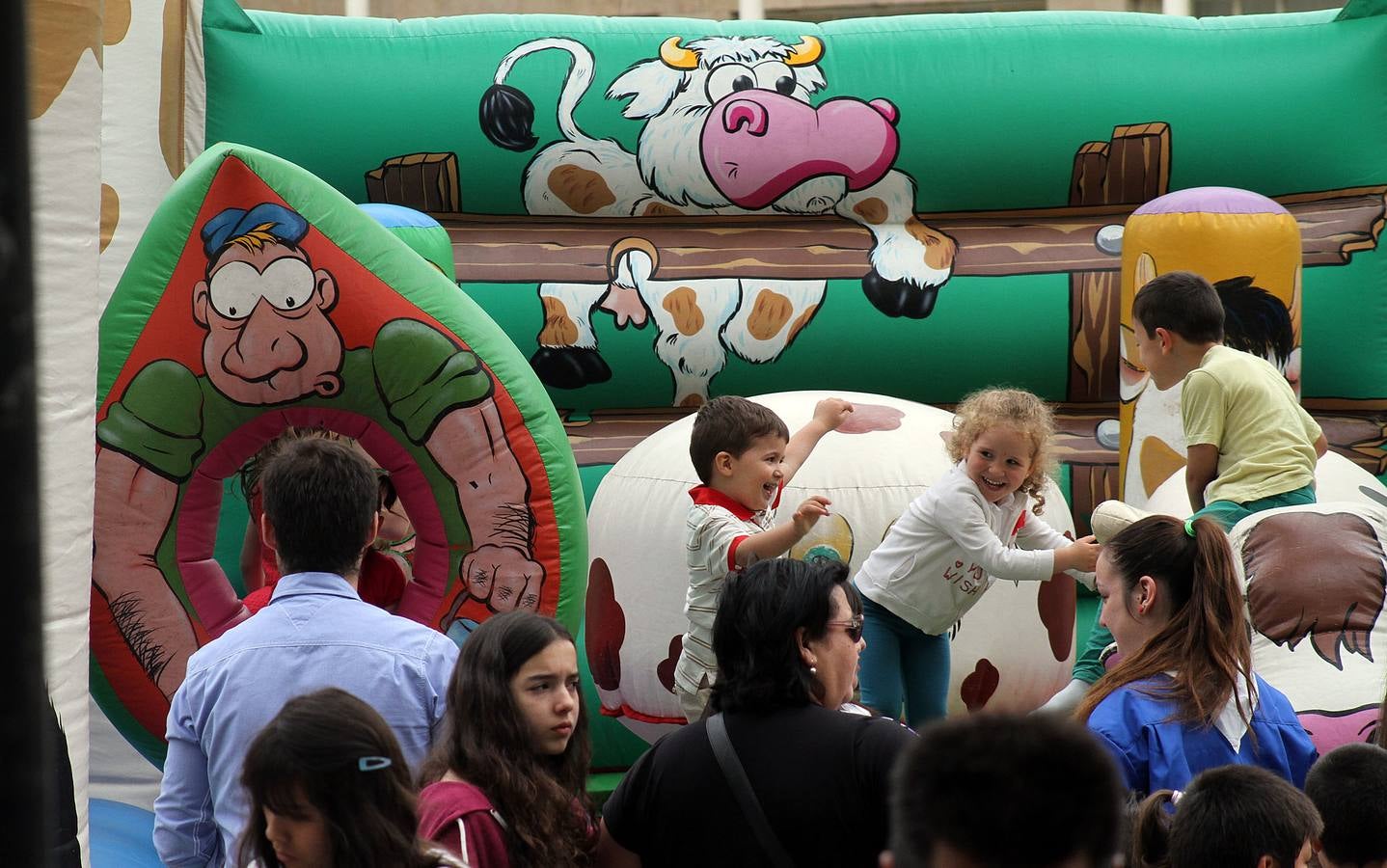 Juegos infantiles y degustación de choricillo