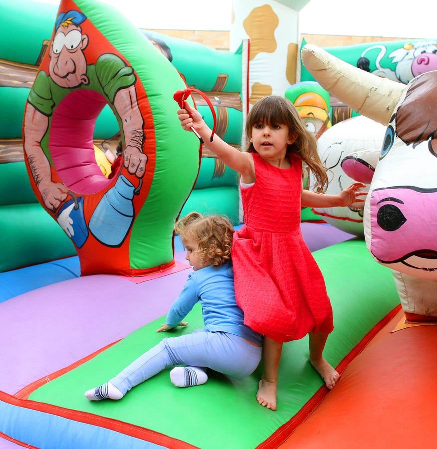 Juegos infantiles y degustación de choricillo