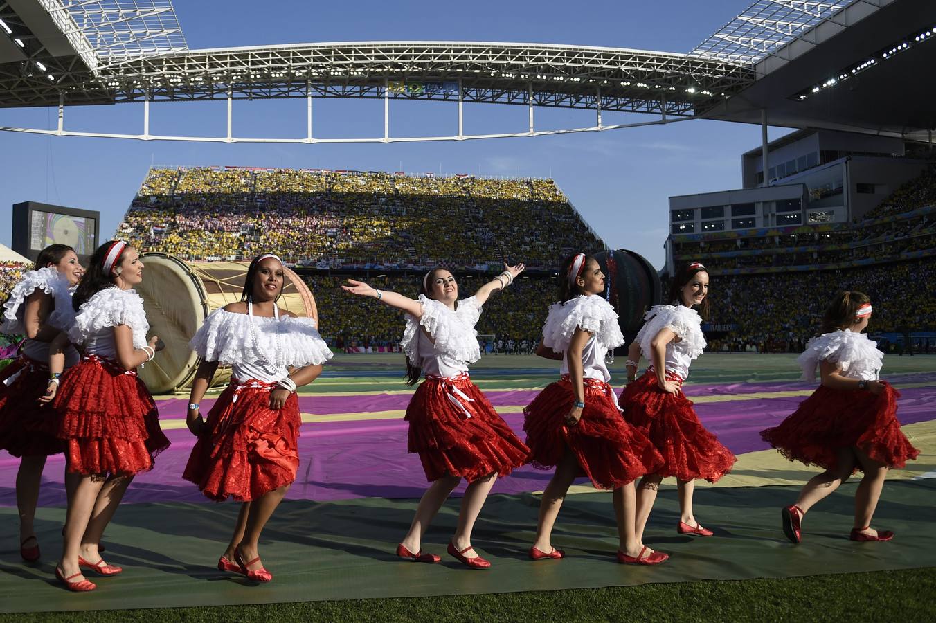 Una inauguración colorista, con mucha naturaleza y fútbol