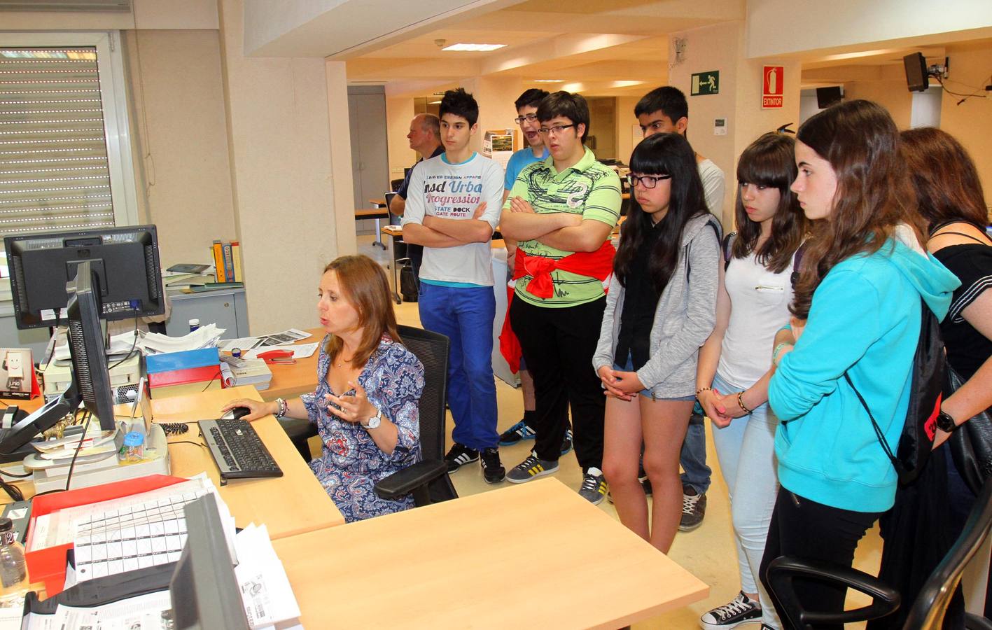 Alumnos del IES Samaniego de Laguardia visitan las instalaciones de La Rioja
