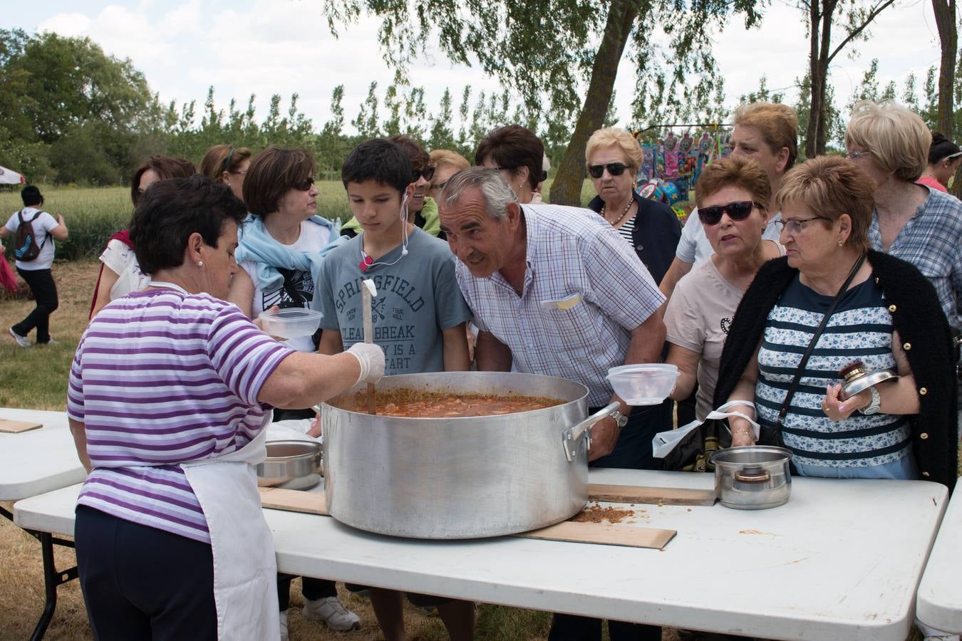 Cientos de personas fueron a Las Abejas de romería