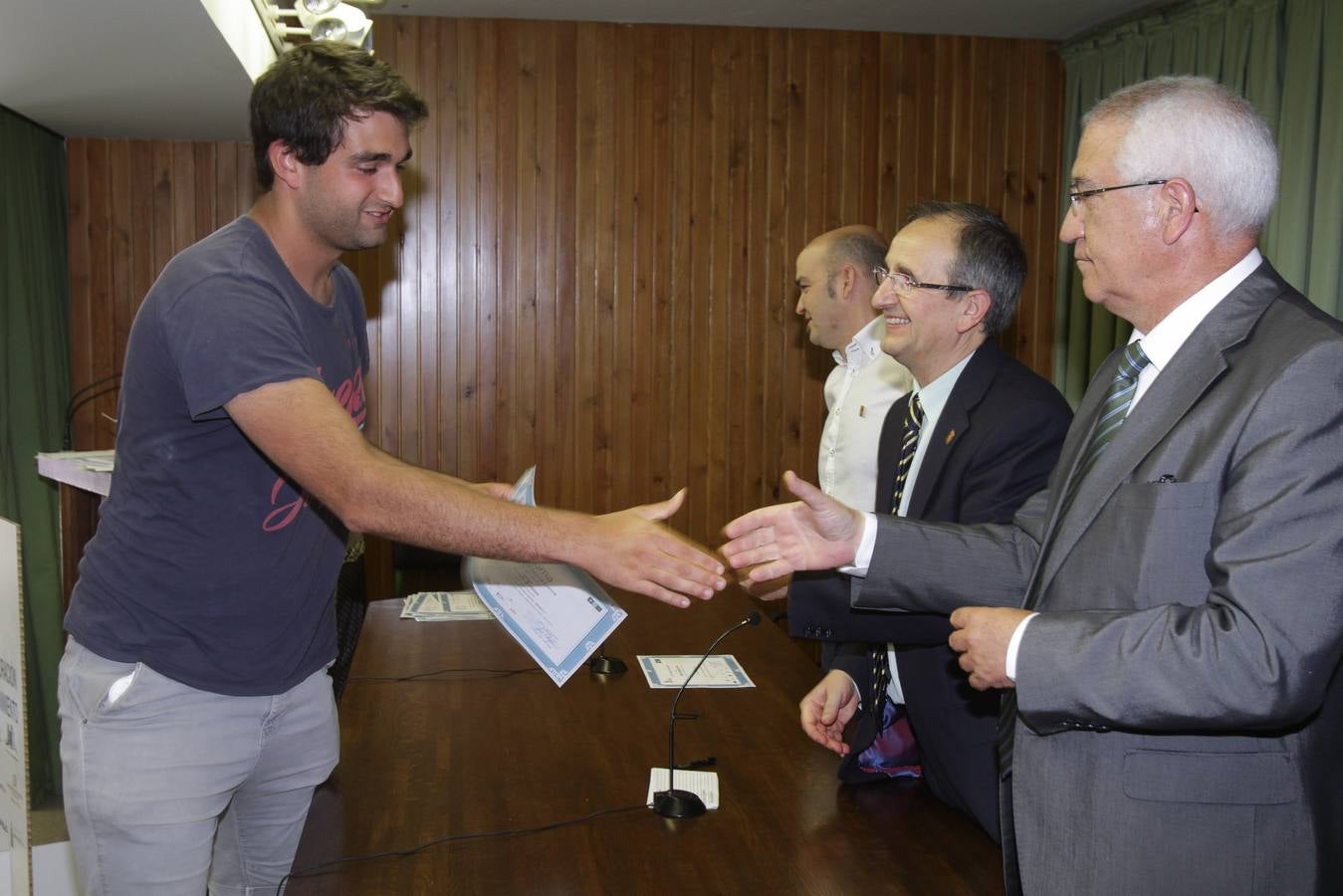 Entrega de diplomas del I Curso de Mantenimiento Básico de Bodegas (y II)