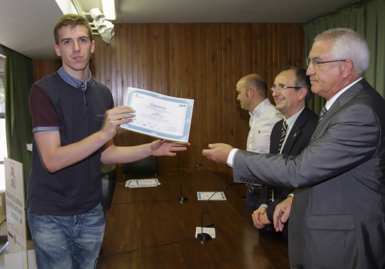 Entrega de diplomas del I Curso de Mantenimiento Básico de Bodegas (y II)