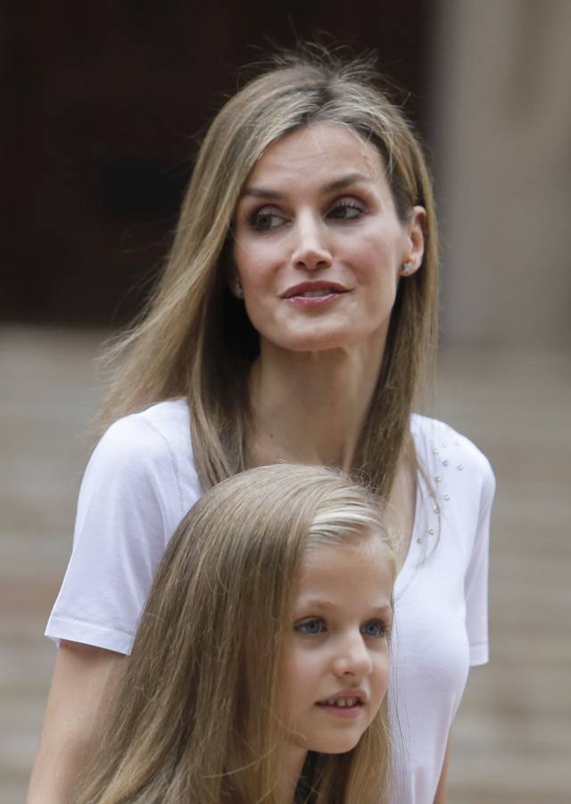 Felipe y Letizia posan por primera vez como Reyes en Marivent