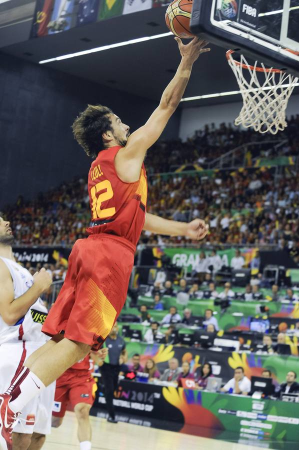 Sergio Llull entra a canasta.