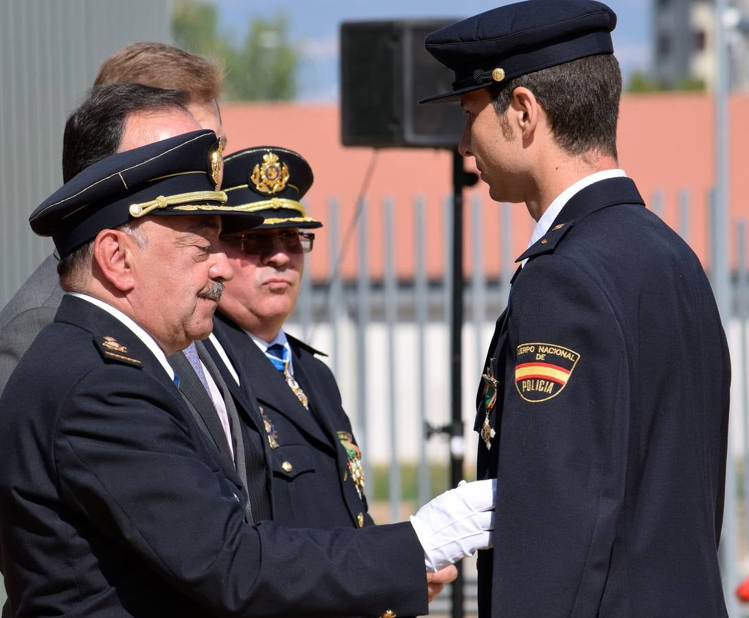 Entrega de condecoraciones con motivo del Día de la Policía