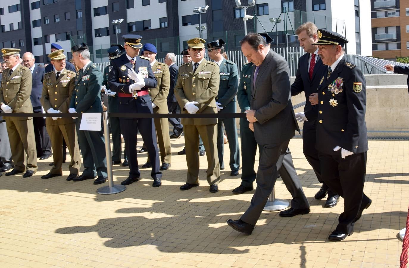 Entrega de condecoraciones con motivo del Día de la Policía