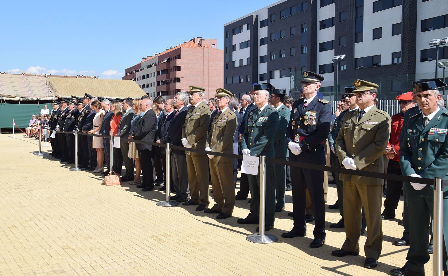 Entrega de condecoraciones con motivo del Día de la Policía