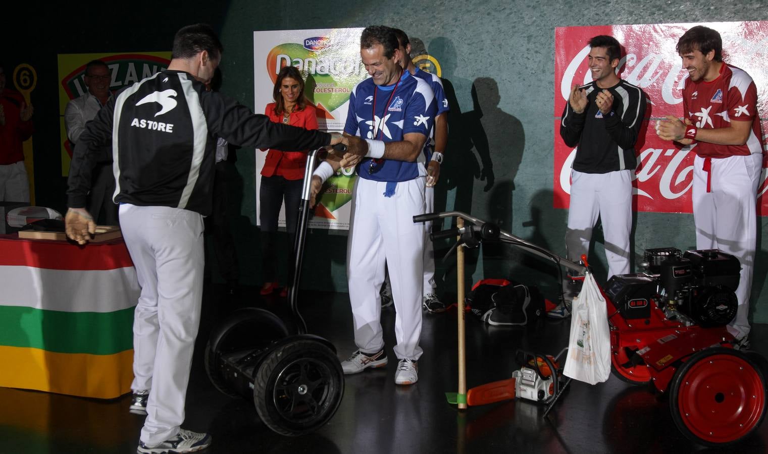 Sonrisas y lágrimas en la despedida de un campeón