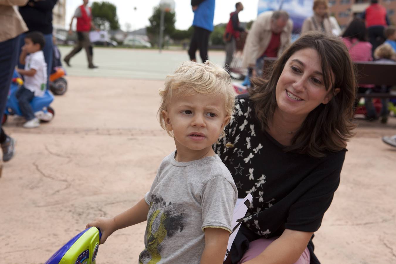 Carreras de cochecitos de niños en Los Lirios