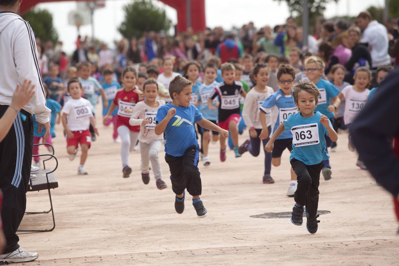 Carreras de cochecitos de niños en Los Lirios