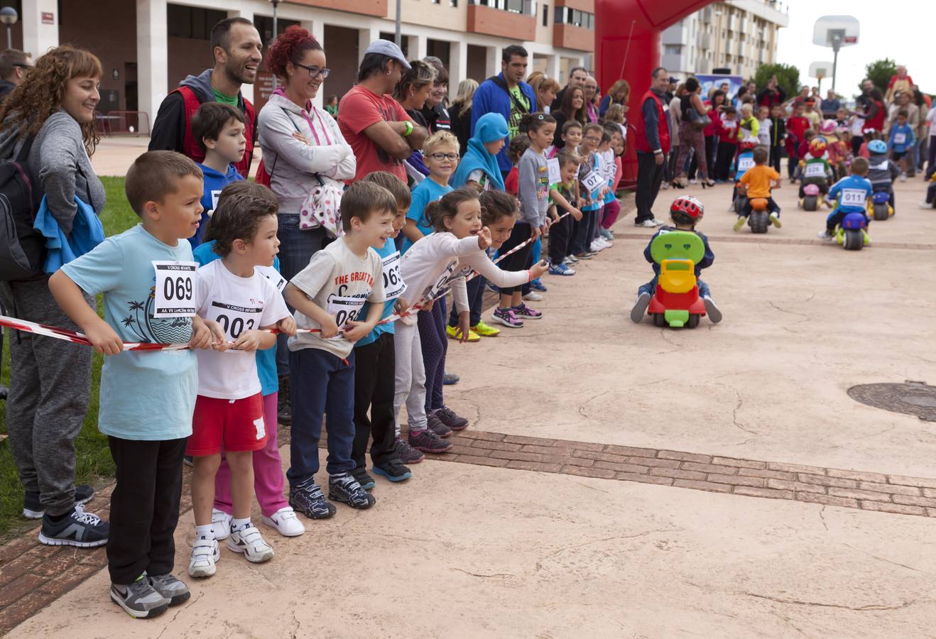 Carreras de cochecitos de niños en Los Lirios