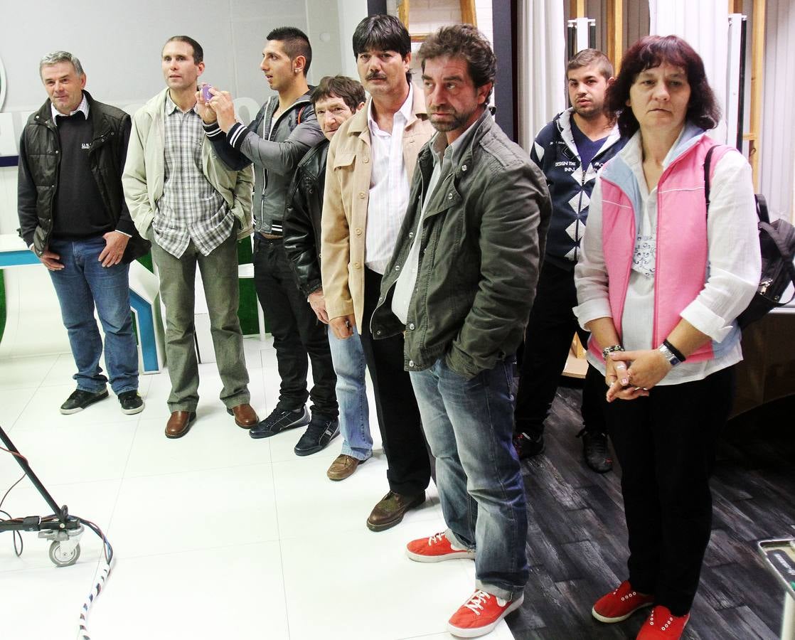 Los alumnos del Centro Ocupacional de Fundación Cáritas-Chavicar de Santo Domingo y Logroño visitan la multimedia de Diario LA RIOJA