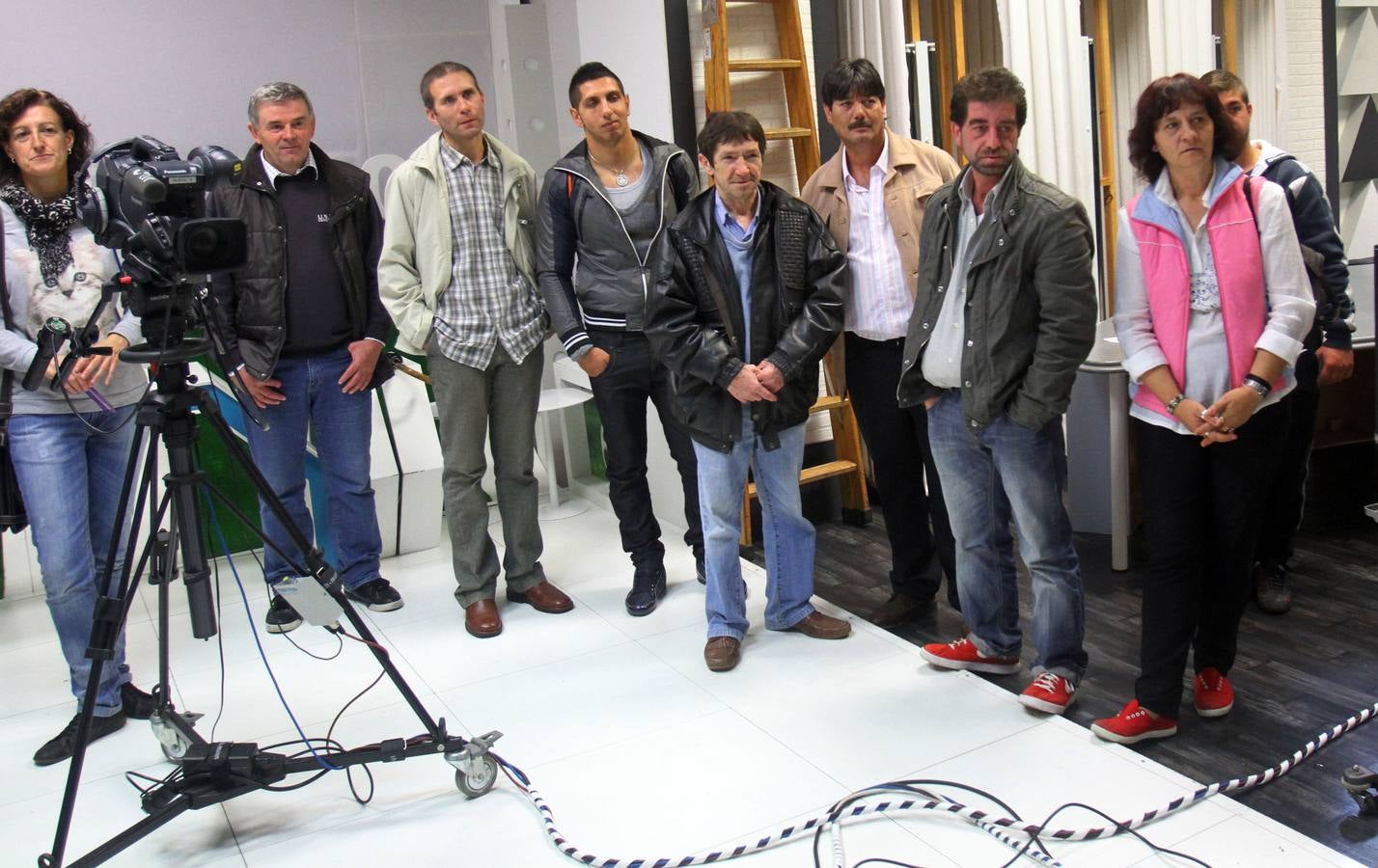 Los alumnos del Centro Ocupacional de Fundación Cáritas-Chavicar de Santo Domingo y Logroño visitan la multimedia de Diario LA RIOJA