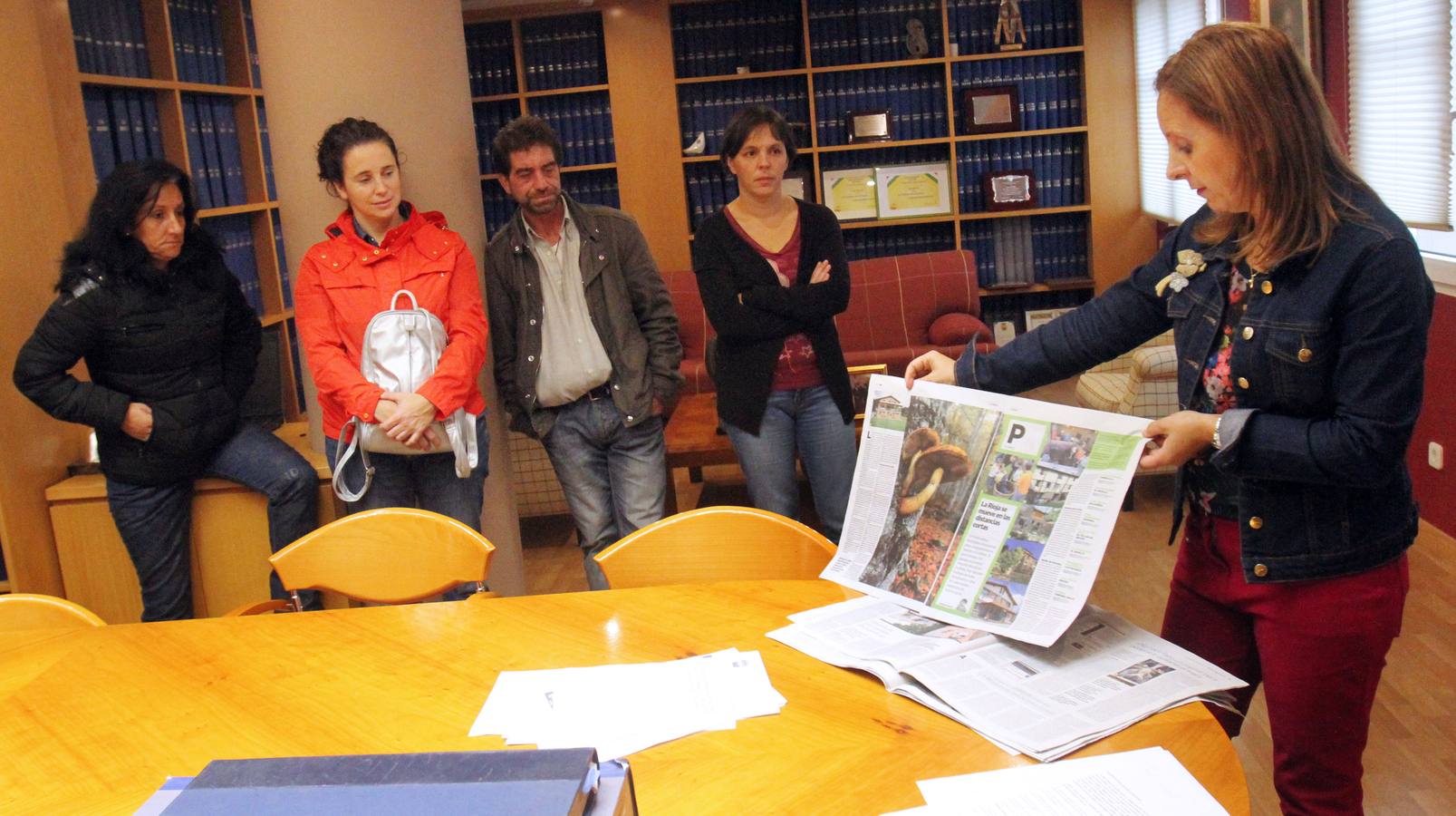 Los alumnos del Centro Ocupacional de Fundación Cáritas-Chavicar de Santo Domingo y Logroño visitan la multimedia de Diario LA RIOJA