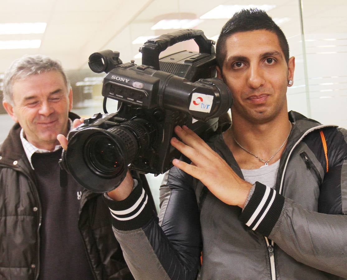 Los alumnos del Centro Ocupacional de Fundación Cáritas-Chavicar de Santo Domingo y Logroño visitan la multimedia de Diario LA RIOJA