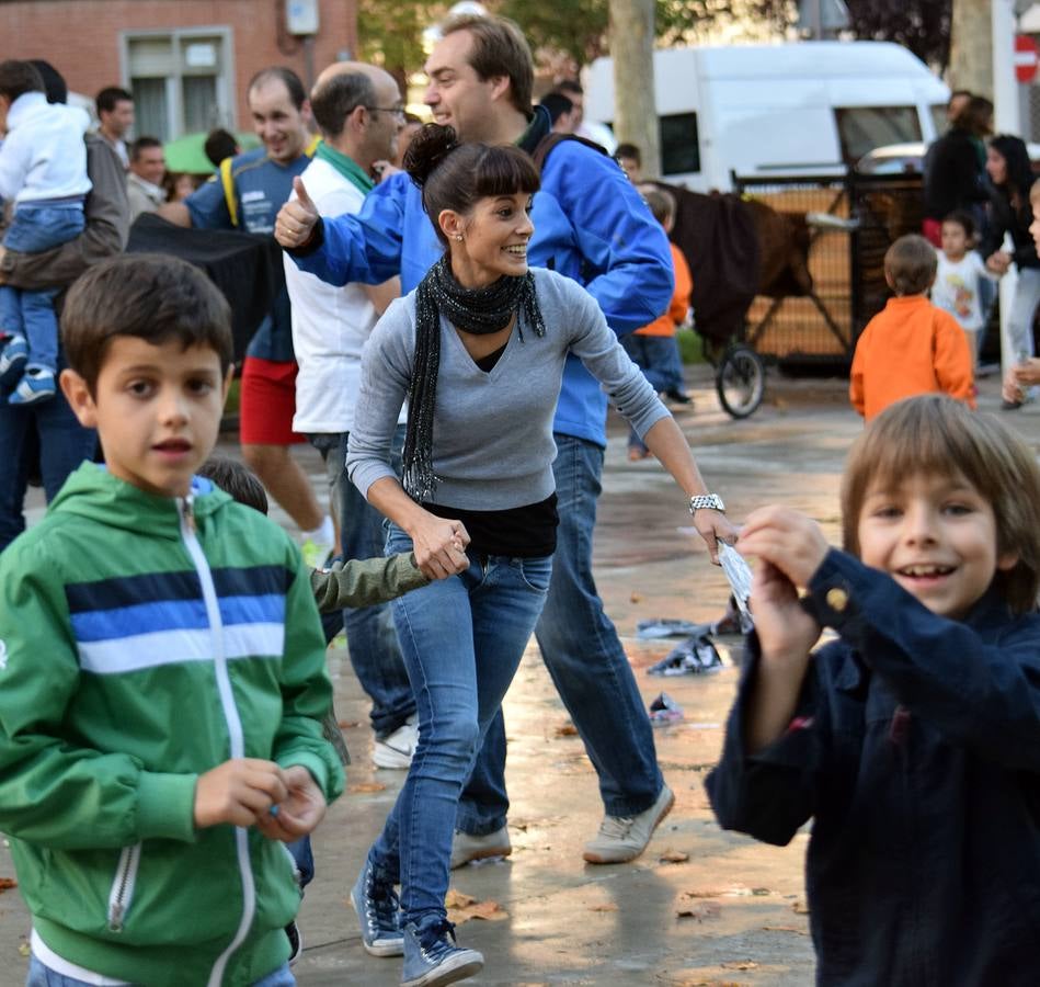 Encierro infantil con reses simuladas en las fiestas de Varea