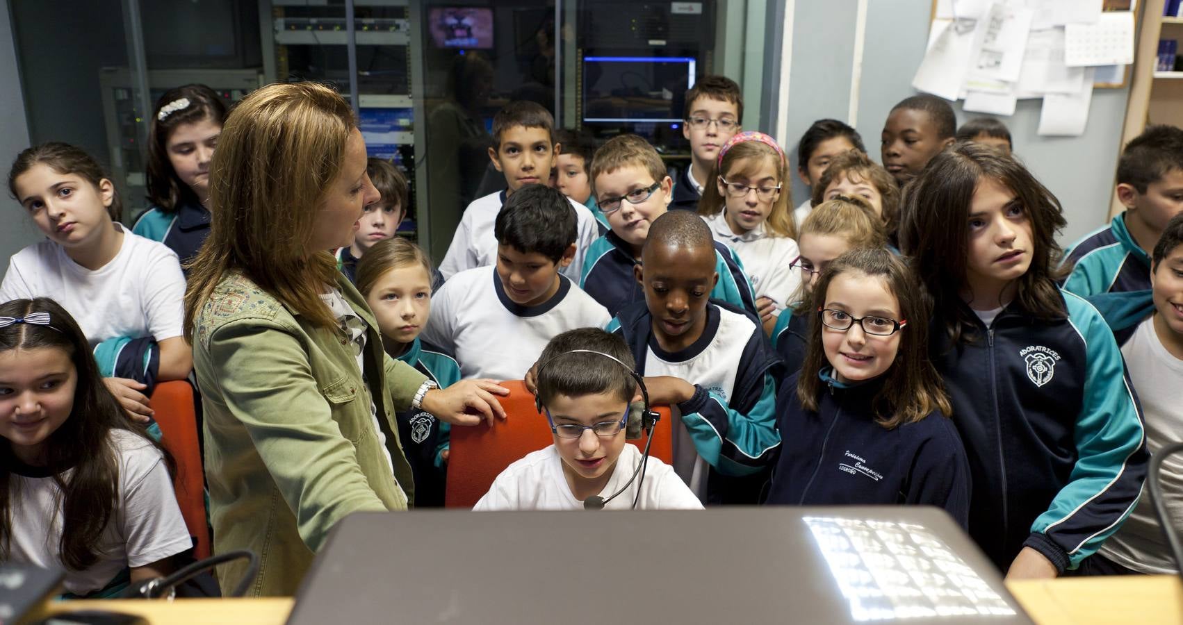 Los alumnos de 5º B del Colegio Adoratrices de Logroño visitan la multimedia de Diario LA RIOJA