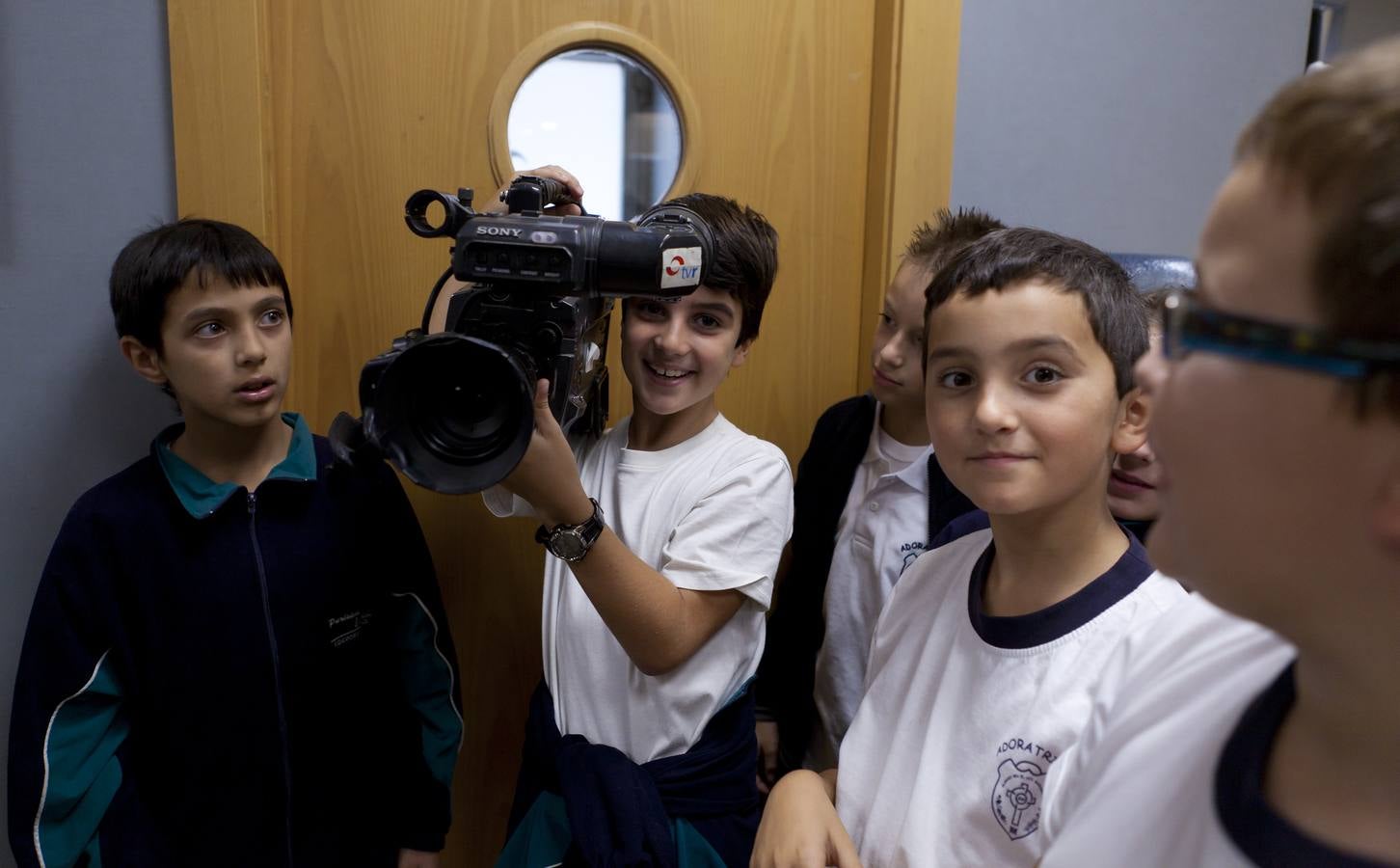 Los alumnos de 5º B del Colegio Adoratrices de Logroño visitan la multimedia de Diario LA RIOJA