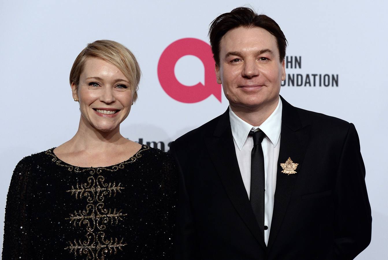 Kelly Tisdale y Mike Myers, a su llegada a la gala.