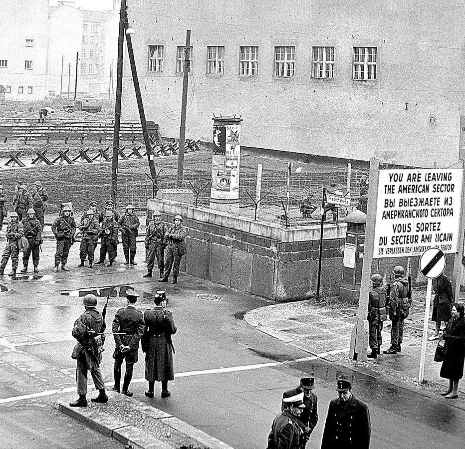 Las medidas de seguridad alrededor del muro se fueron reforzando a lo largo de los años.