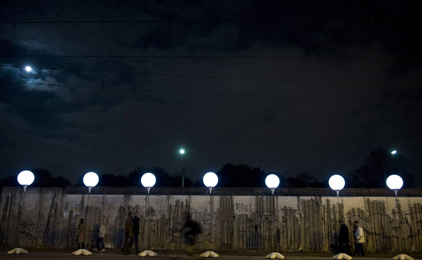 &#039;Lichtgrenze&#039;, el recuerdo del muro se ilumina en Berlín