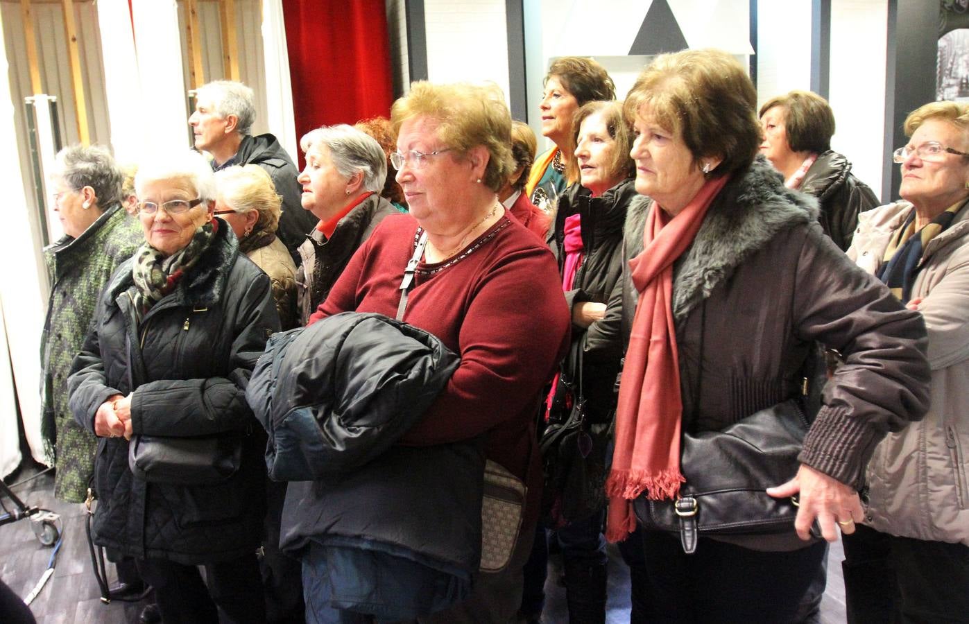 Visita a la multimedia de Diario LA RIOJA de un grupo del taller Vida Sana del Ayuntamiento de Logroño