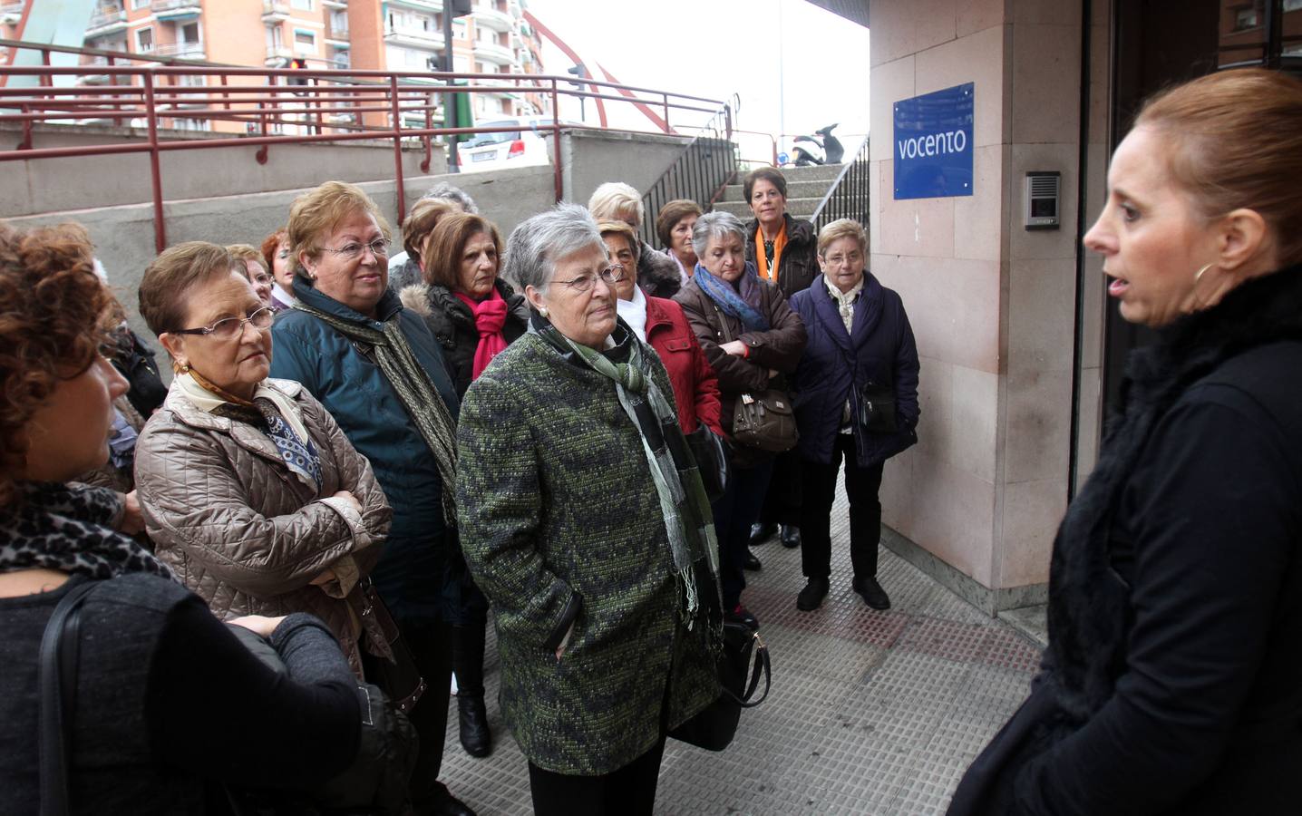 Visita a la multimedia de Diario LA RIOJA de un grupo del taller Vida Sana del Ayuntamiento de Logroño